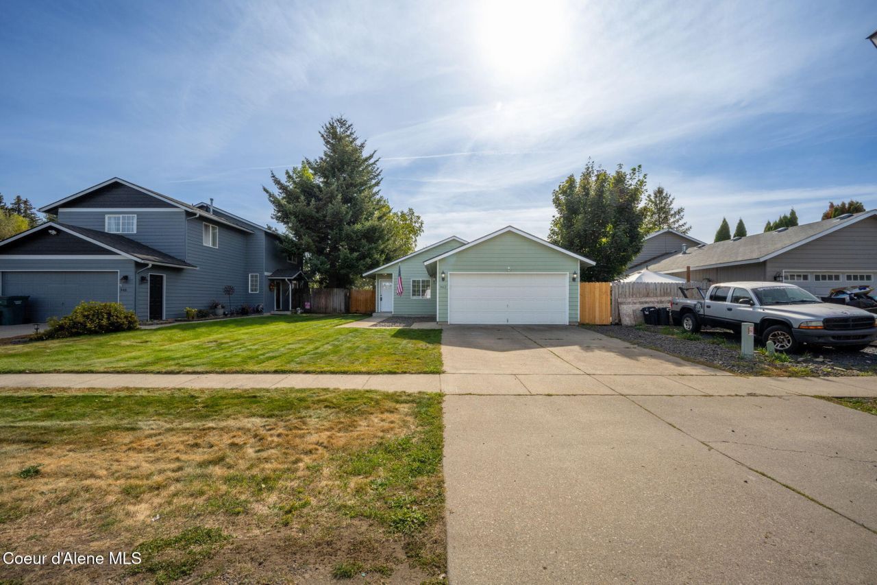 962 W Kyler Ave, Hayden, ID 83835 Main Photo