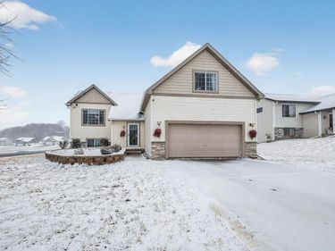212 Keystone Drive NE, Pine Island, MN 55963
