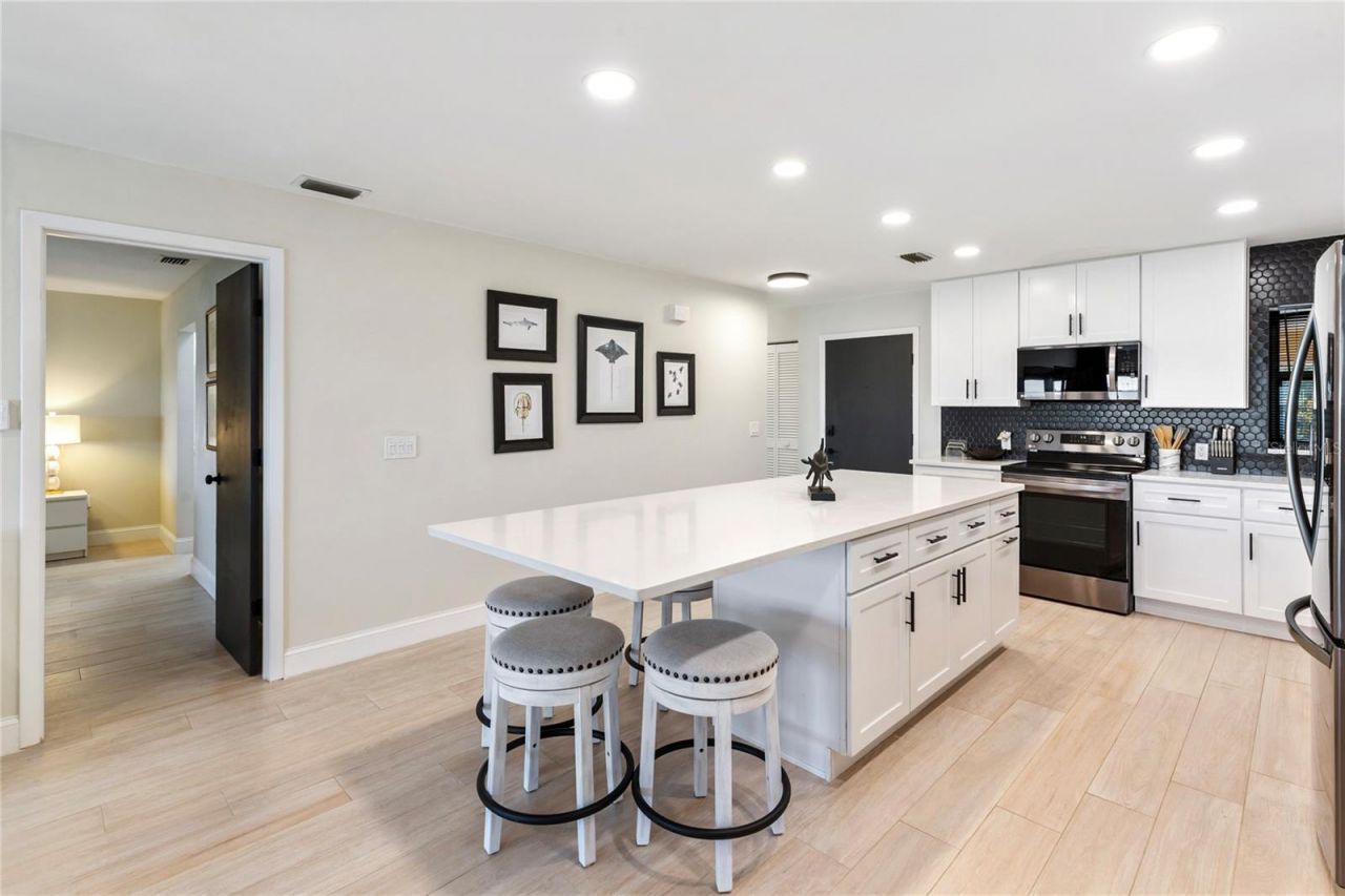 3887 Catalina Drive, Bradenton, FL 34210 Photo