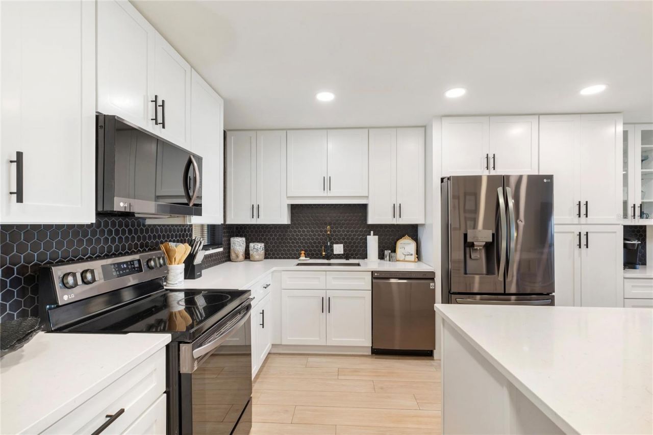 3887 Catalina Drive, Bradenton, FL 34210 Photo