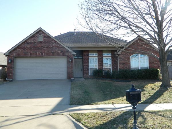9803 N 100th East Avenue , Owasso, OK 74055