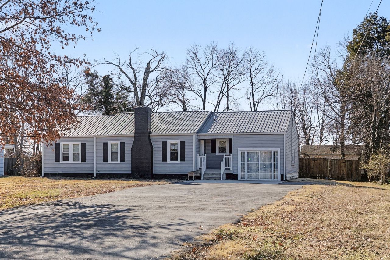 302 Hickory Dr, Shelbyville, TN 37160 Main Photo