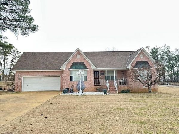 605 FARBER DR , Adamsville, TN 38310