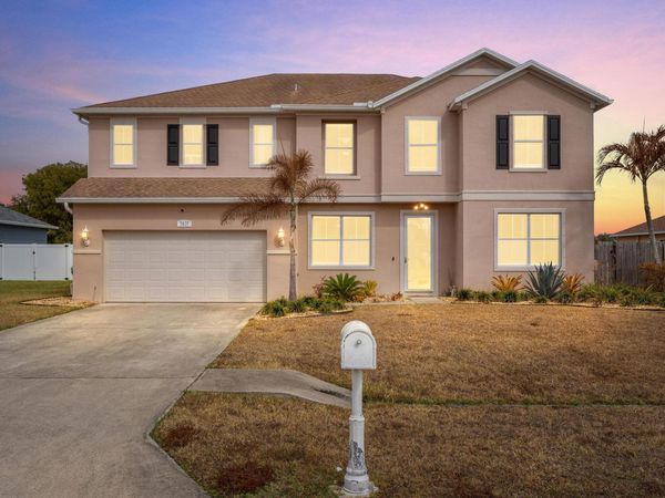 5835 NW Drill Court, Port St. Lucie, FL 34986