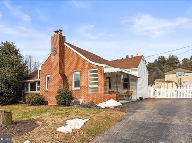 1314 CANTERBURY LANE, YORK, PA 17406