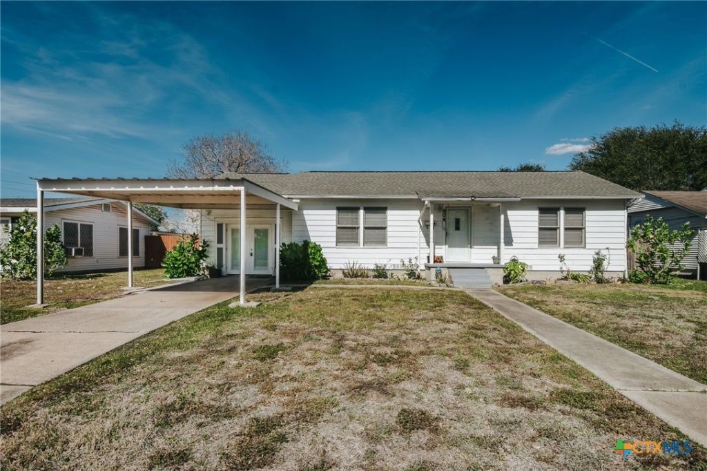 904 E Mistletoe Avenue, Victoria, TX 77901 Main Photo