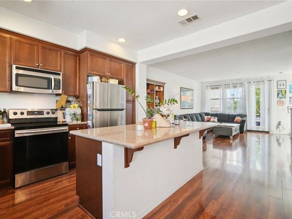 2997 E Pacific Coast Highway, Signal Hill, CA 90755