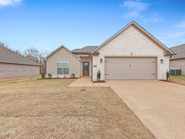 416 Fairway Boulevard, Jackson, TN 38305