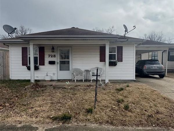 728 N Locust Street, Dexter, MO 63841