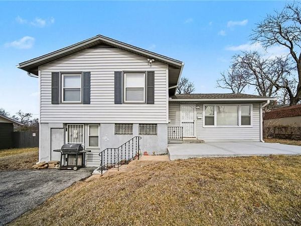 4940 E 40th Place, Kansas City, MO 64130