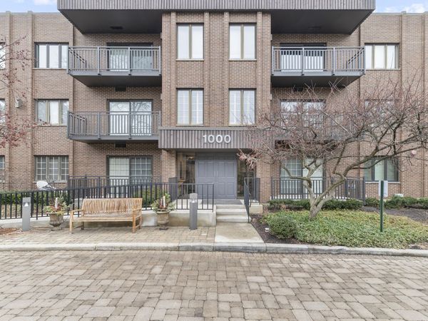 1000 Deerfield Road, Unit 204, Highland Park, IL 60035