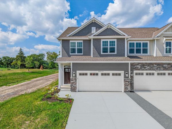 959 Lagom Way, Oconomowoc, WI 53066