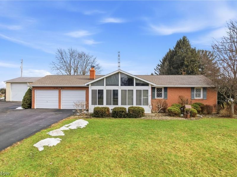 9106 Moulin Avenue NE, Alliance, OH 44601 Photo 1