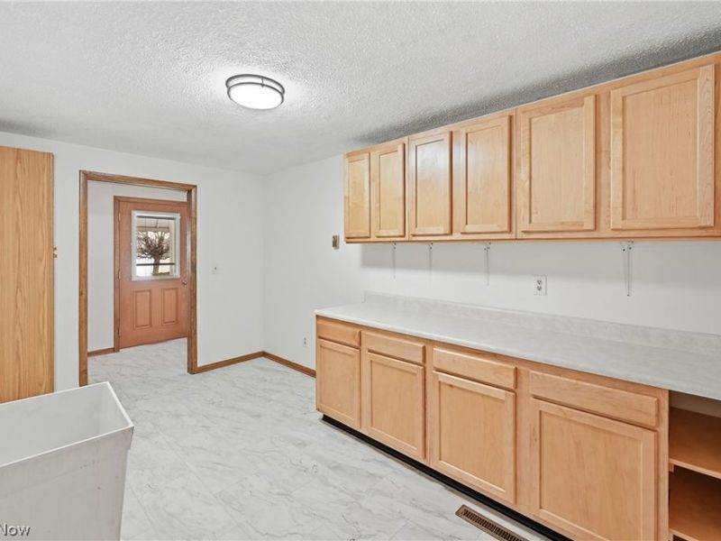 9106 Moulin Avenue NE, Alliance, OH 44601 Photo 11