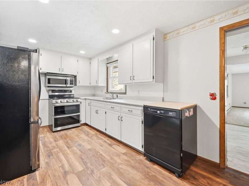 9106 Moulin Avenue NE, Alliance, OH 44601 Photo 7