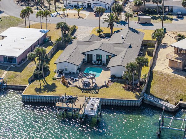 423 Caviar Drive, Fort Walton Beach, FL 32548