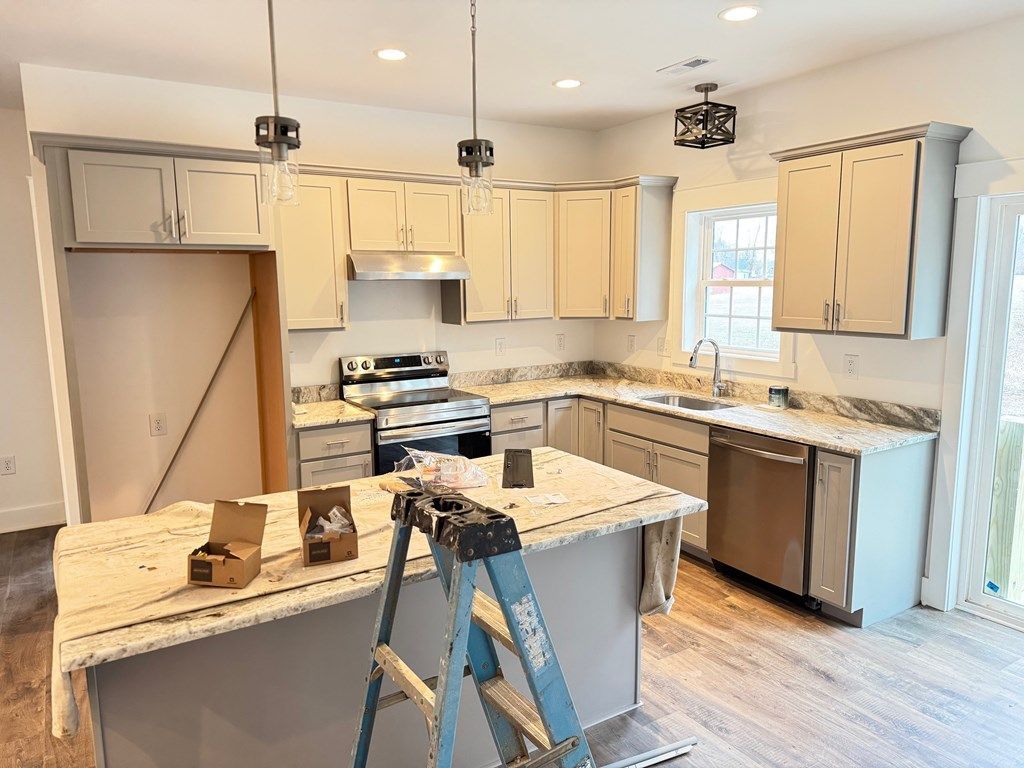 555 Faulconer Circle, Tappahannock, VA 22560 Main Photo