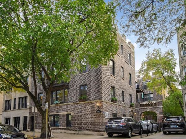 643 W Roscoe Avenue, Unit D1, Chicago, IL 60657