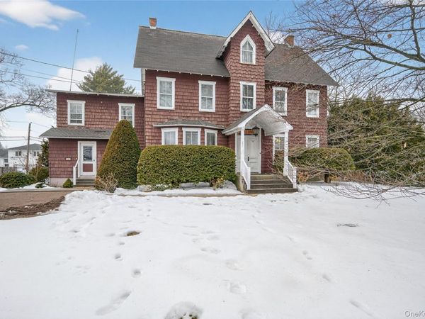 863 Woodbury Road, Woodbury, NY 11797