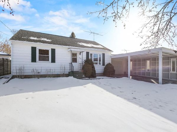 1930 PERSHING ROAD, New London, WI 54961