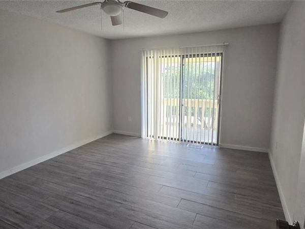 925 Palm View DR, Unit 121, NAPLES, FL 34110