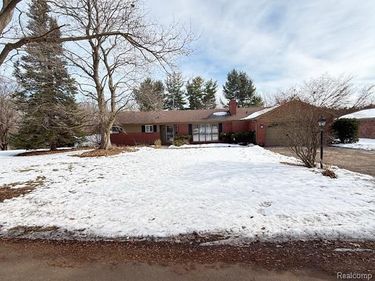 1322 N Monroe Street, Lapeer, MI 48446