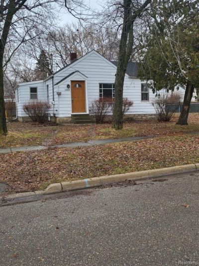 1409 James Street, Burton, MI 48529 Main Photo