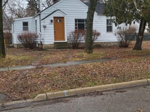 1409 James Street, Burton, MI 48529
