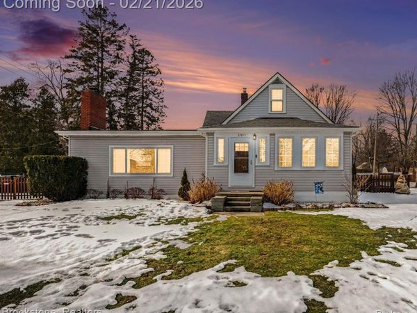 37815 Pineridge Street, Harrison Twp, MI 48045