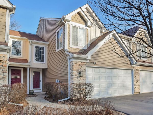 86 Cambridge Avenue, Streamwood, IL 60107