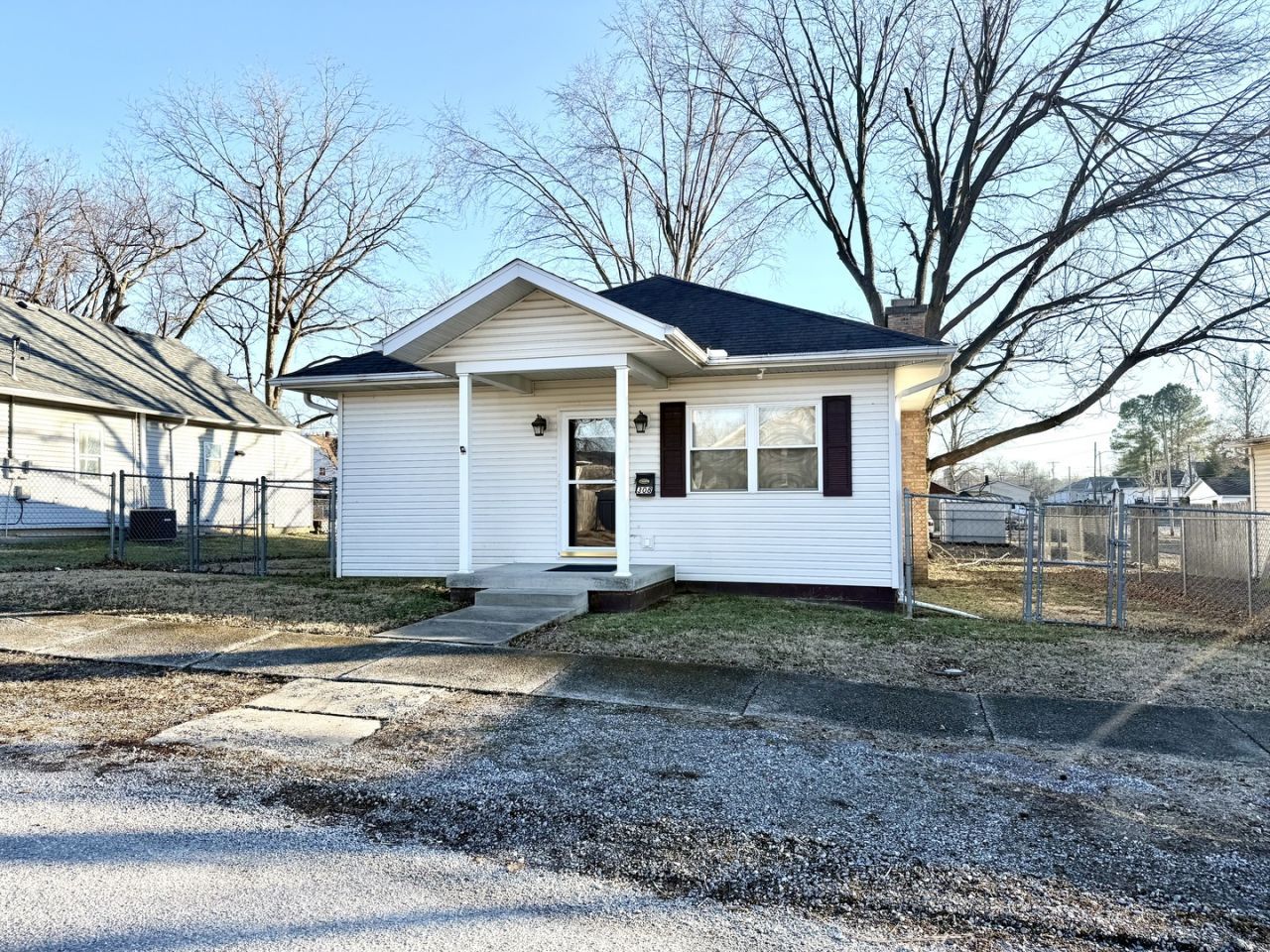 308 W 5th Street, West Frankfort, IL 62896 Main Photo