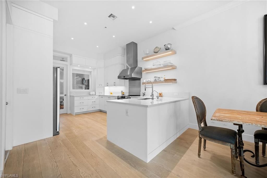 443 8th Ave S, Unit 104, Naples, FL 34102 Photo