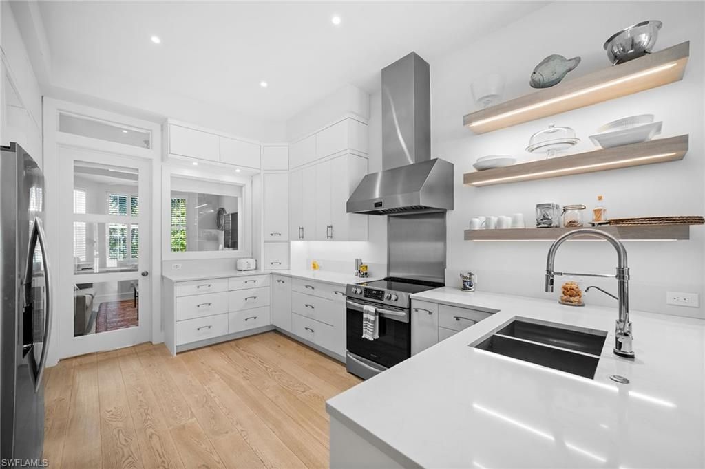 443 8th Ave S, Unit 104, Naples, FL 34102 Photo