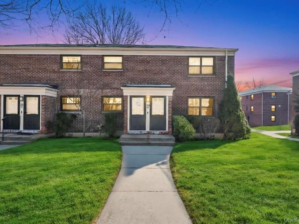 220-44 73rd Avenue , Unit 26A1, Oakland Gardens, NY 11364