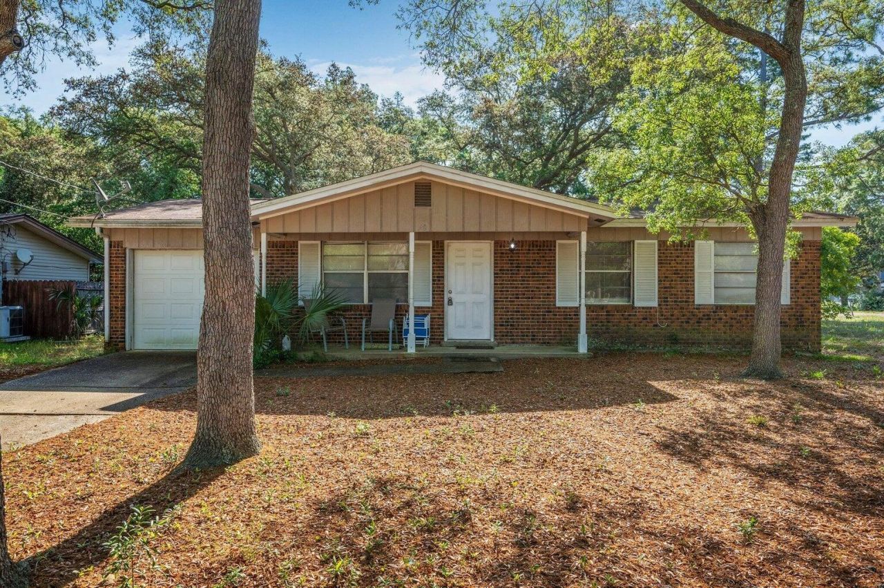 50 Berwick Circle, Shalimar, FL 32579 Main Photo