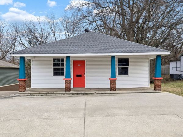 229 10th St, Clarksville, TN 37040