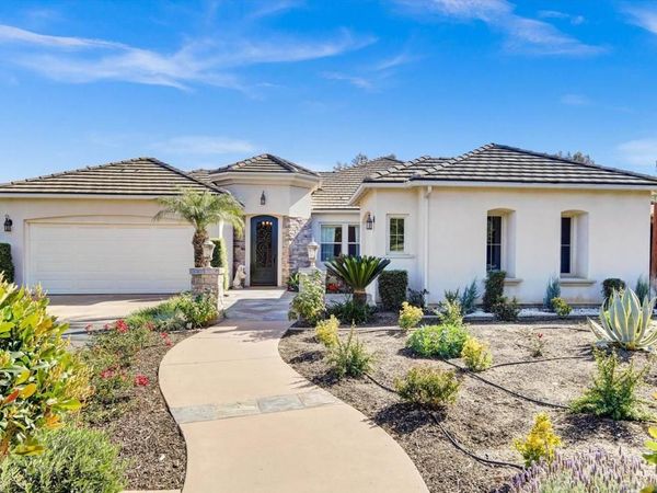 25440 Rue Lausanne, Escondido, CA 92026