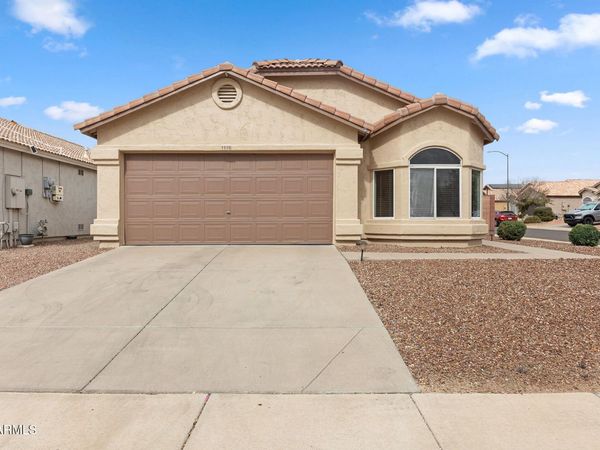 936 E MONTOYA Lane, Phoenix, AZ 85024