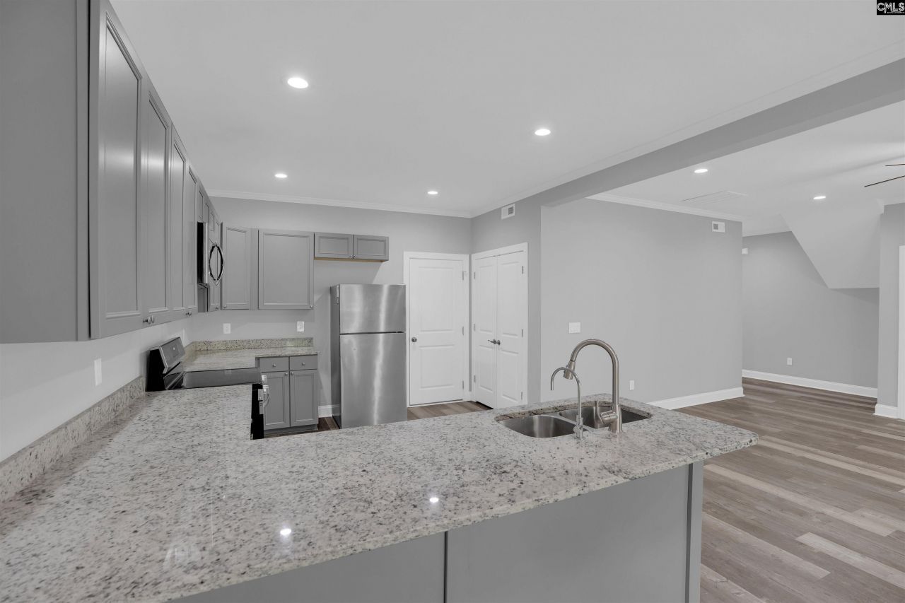 208 Brookhill W Street  Photo 11