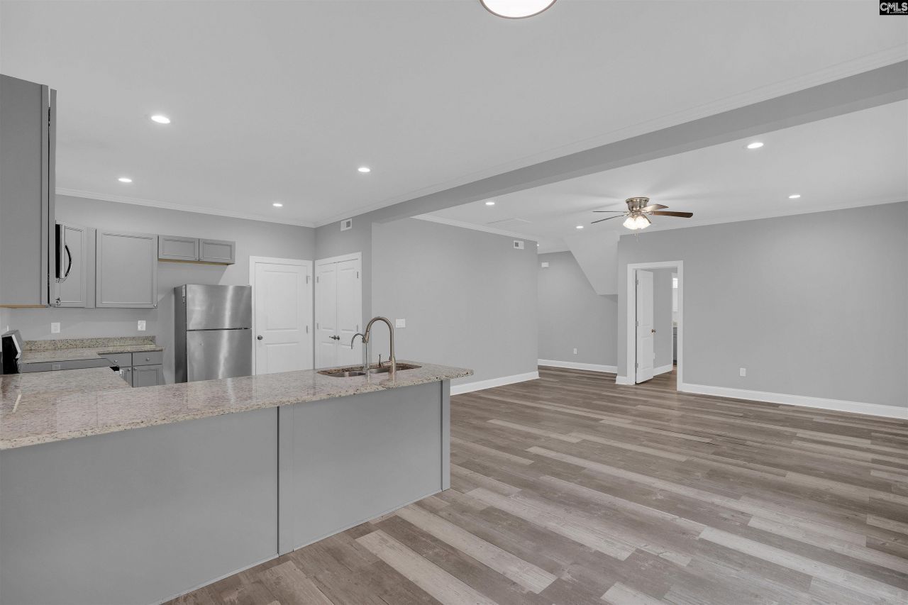 208 Brookhill W Street  Photo 8