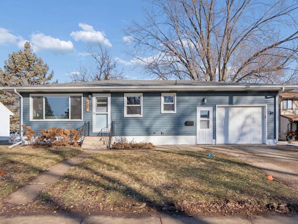 937 4th Avenue E, Shakopee, MN 55379