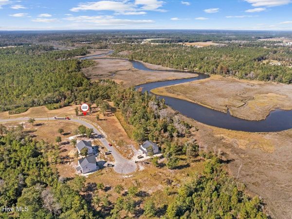 289 E Ivybridge Drive, Hubert, NC 28539