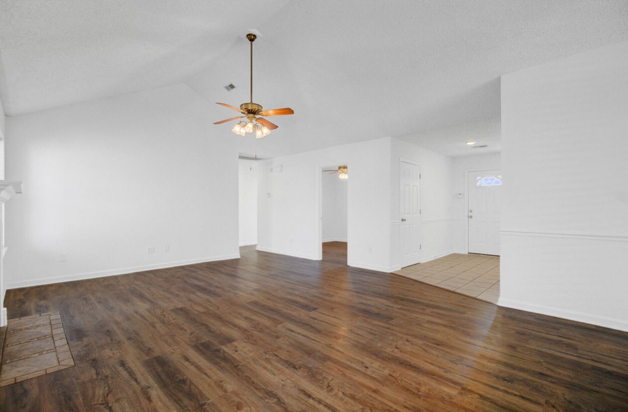 9958 Hallsford Drive Photo 8