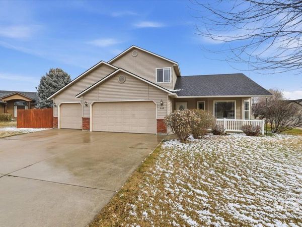 446 W Sedgewick Dr, Meridian, ID 83646