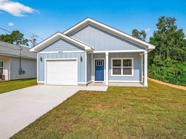 3011 N 15th Ave, Milton, FL 32583