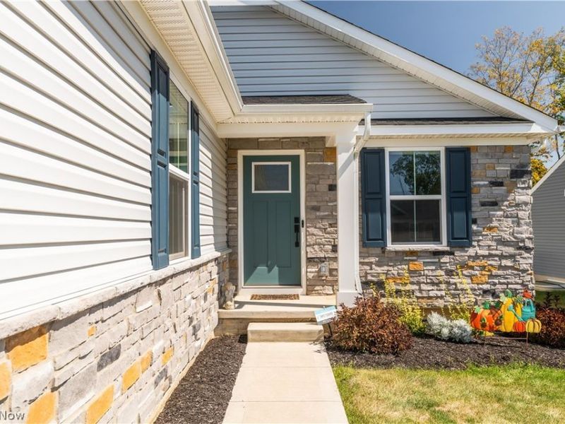 1011 Sunrise Way, Akron, OH 44312 Photo 3