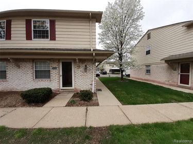 154 Princeton Drive, South Lyon, MI 48178