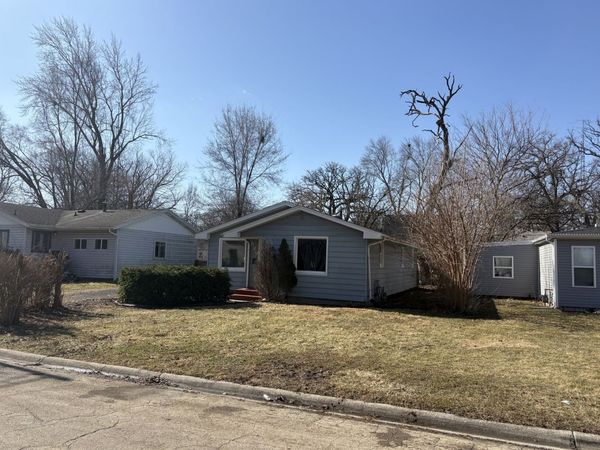 689 Country Club Drive, Kankakee, IL 60901