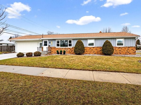 1428 E PERSHING STREET, Appleton, WI 54911