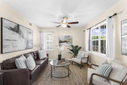 38 Woodleaf Court photo 4